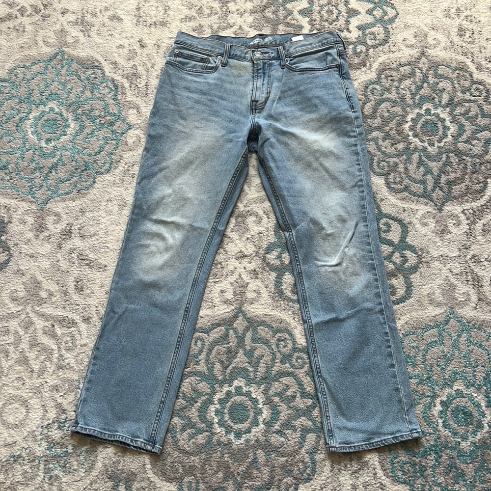 Old Navy Skinny Jeans - SZ 33